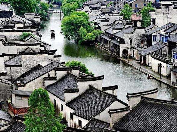 白鹿《白月梵星》雪中上班路透，古装发型太美太仙了！